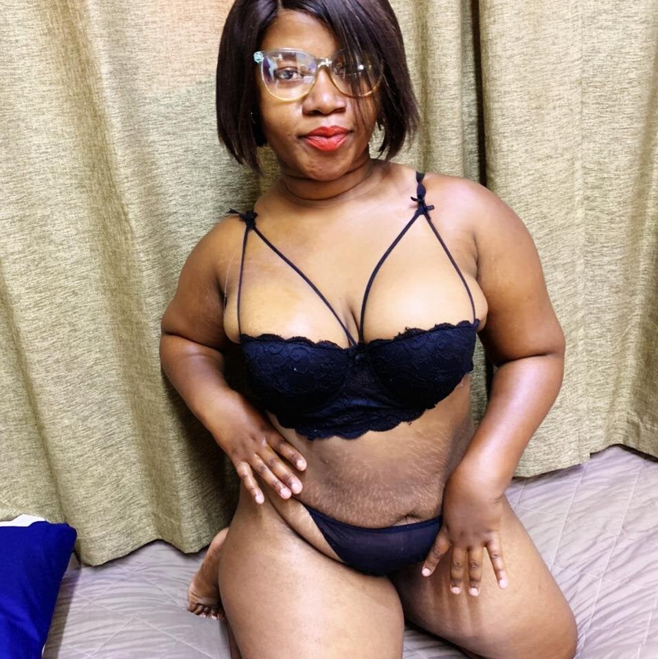 SexyCurvaceousxx Chatroom