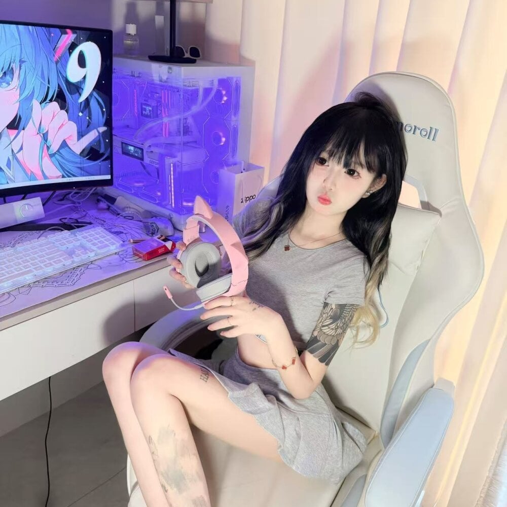 SexyGirl010 Chatroom