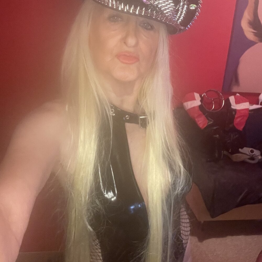 SexyMilfTascha Chatroom