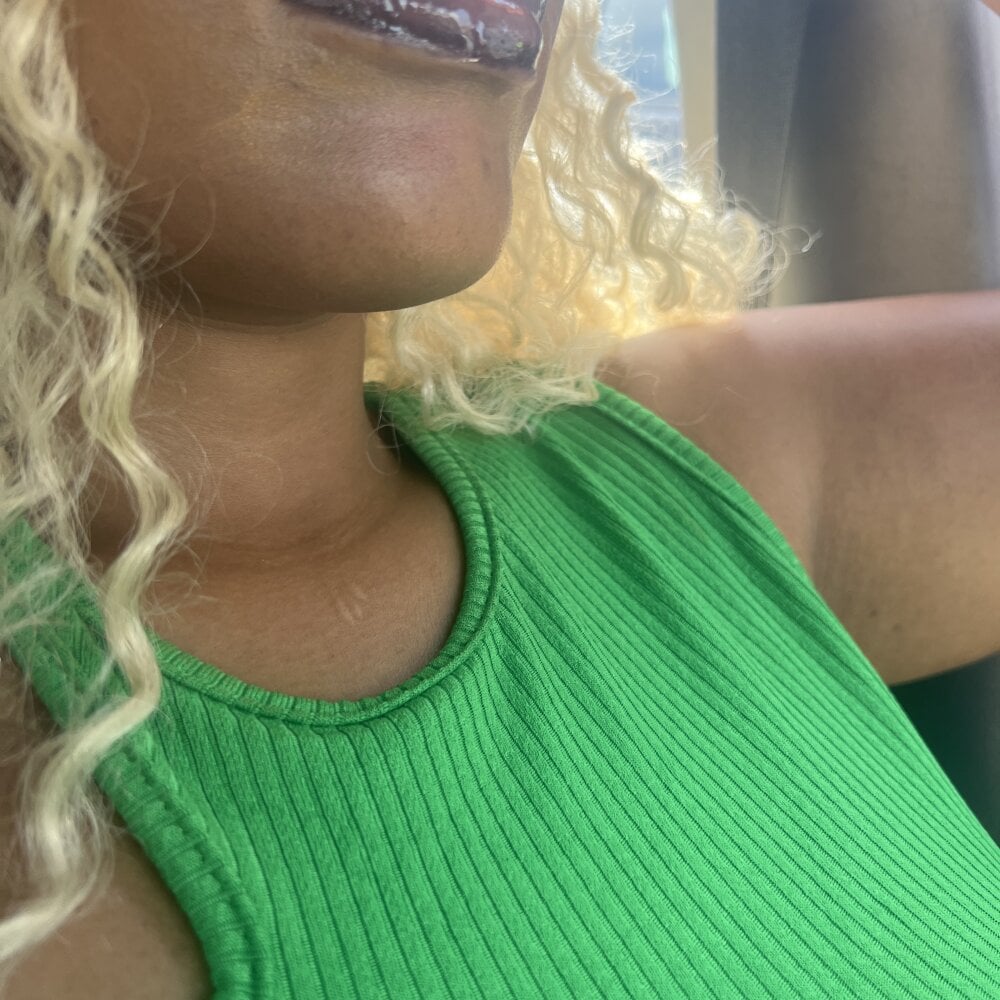 SexyZuluBarbie Chatroom