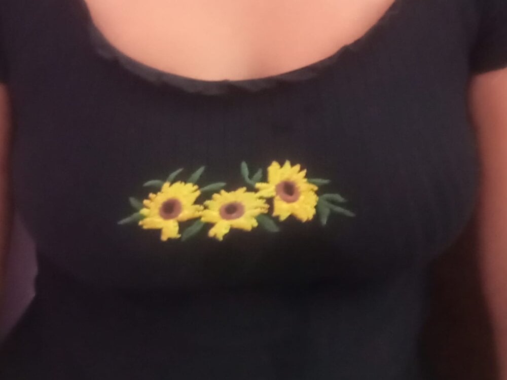 Sexy_najiya Chatroom