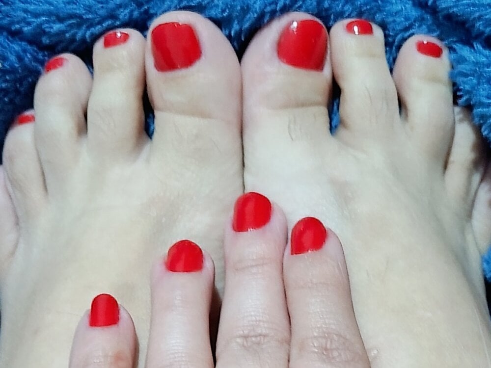 Silkenfeet21 Chatroom