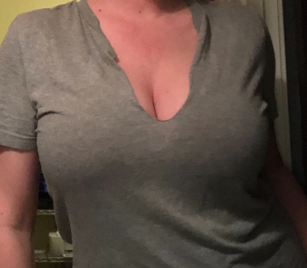 SimplytheBreast Chatroom