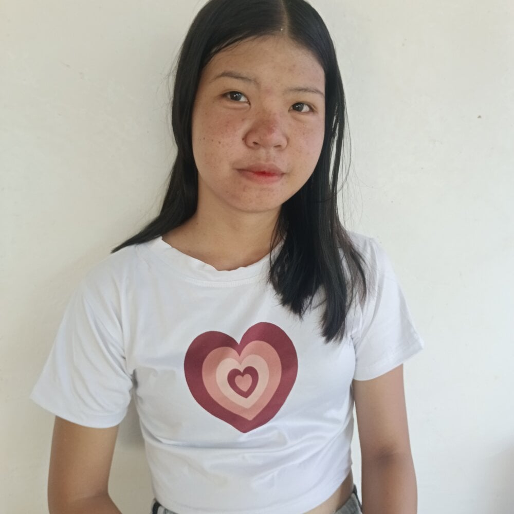 Skinny_PinayGirljust18 Chatroom