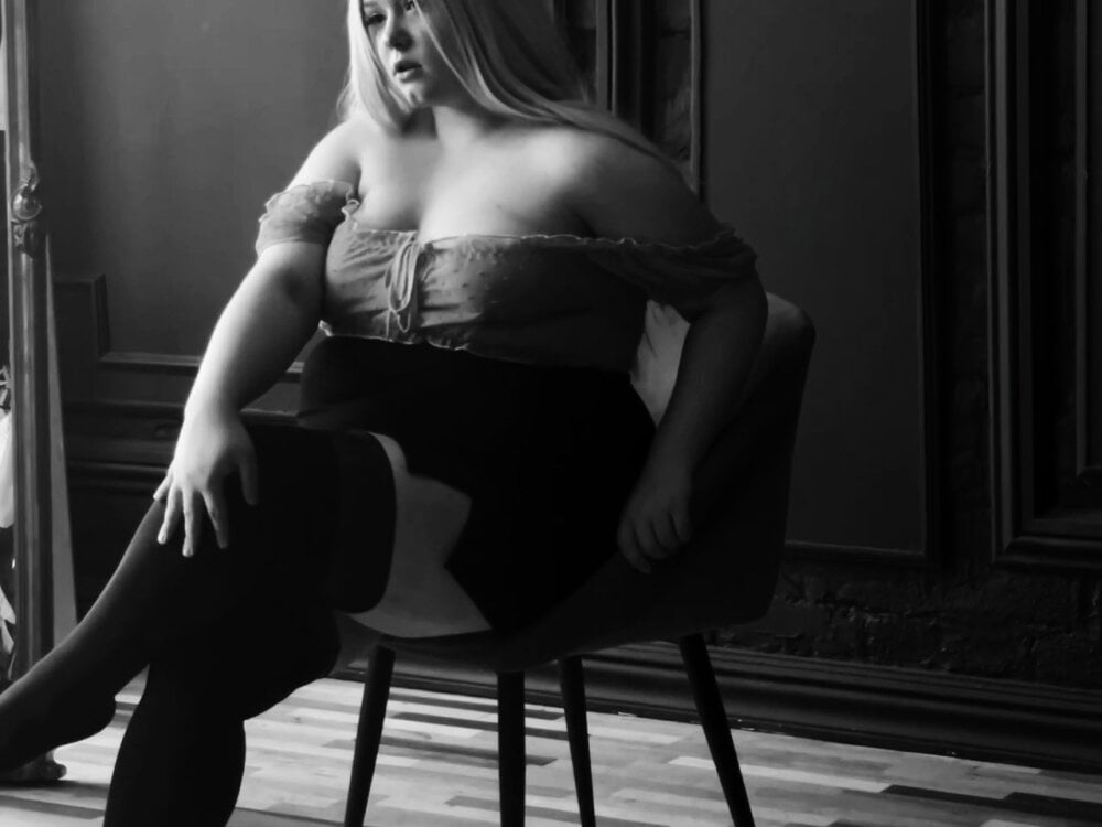 Sophia_Edwards Chatroom