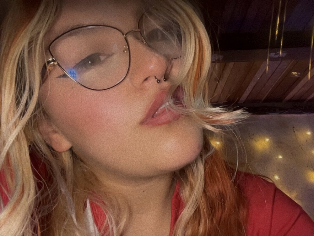 Sophia_Weest99 Chatroom