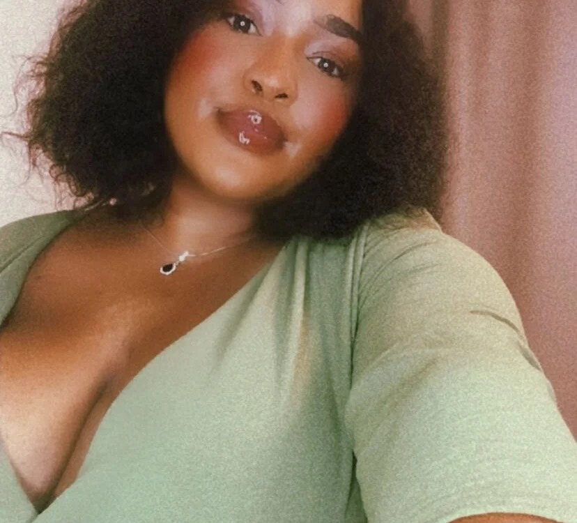SubmissiveBabe01 Chatroom