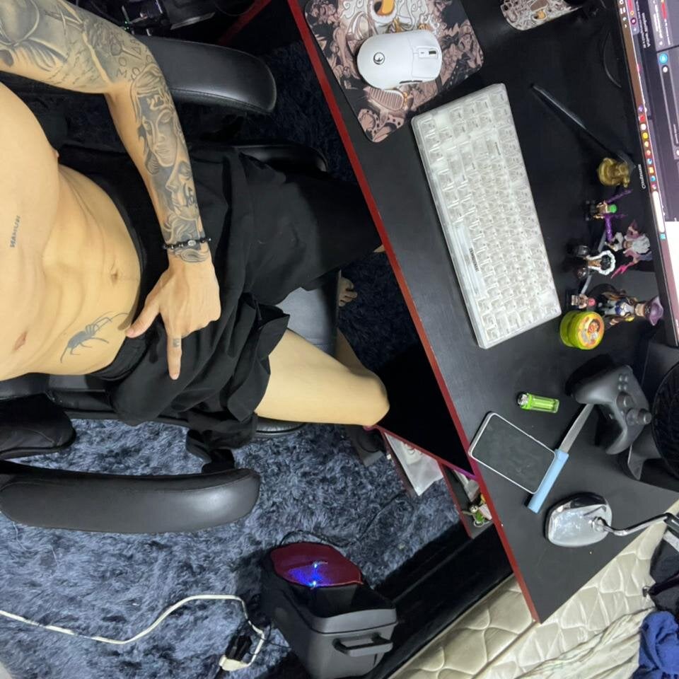 Sweett_Boyy Chatroom