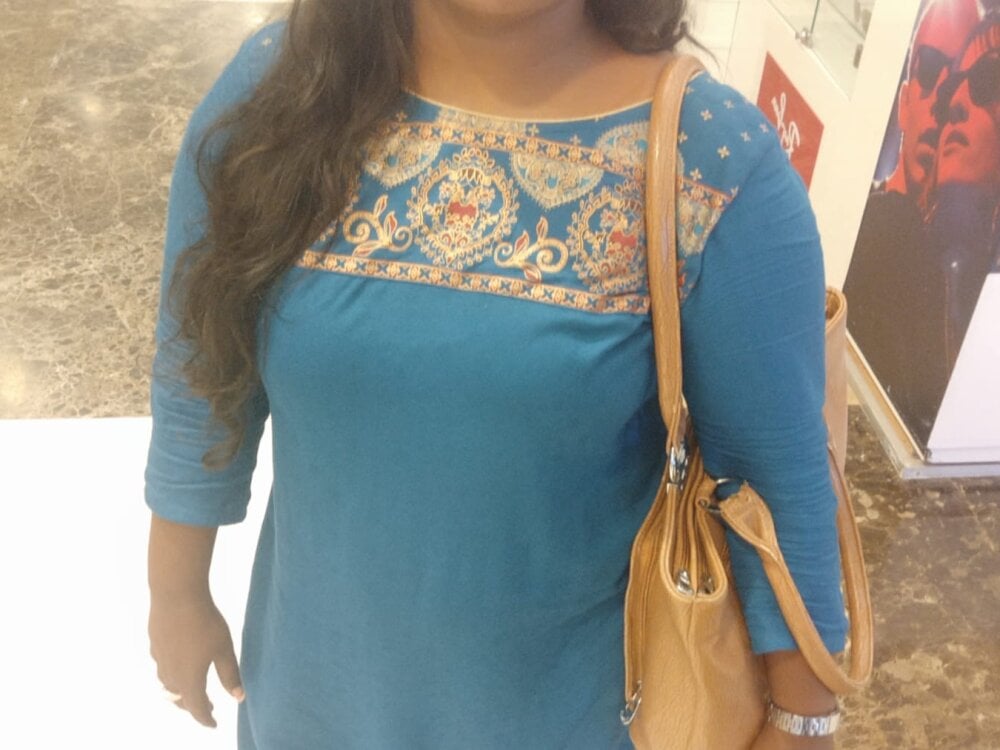 TAMIL-MILF- Chatroom