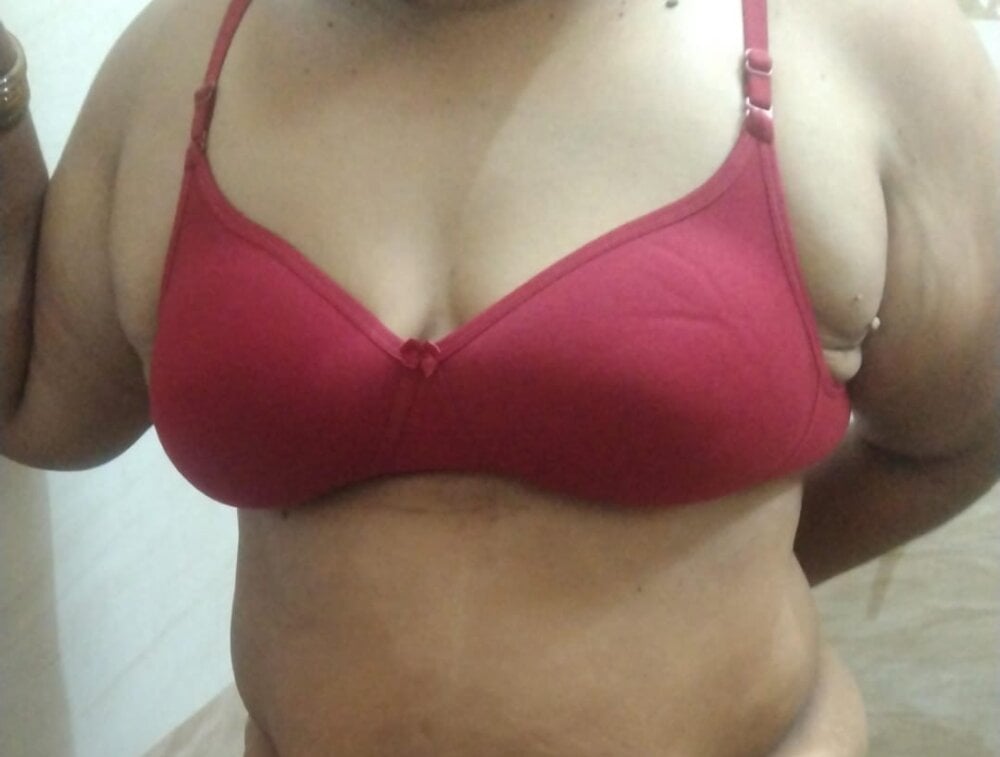 TAMIL_ELAKKIYA Chatroom