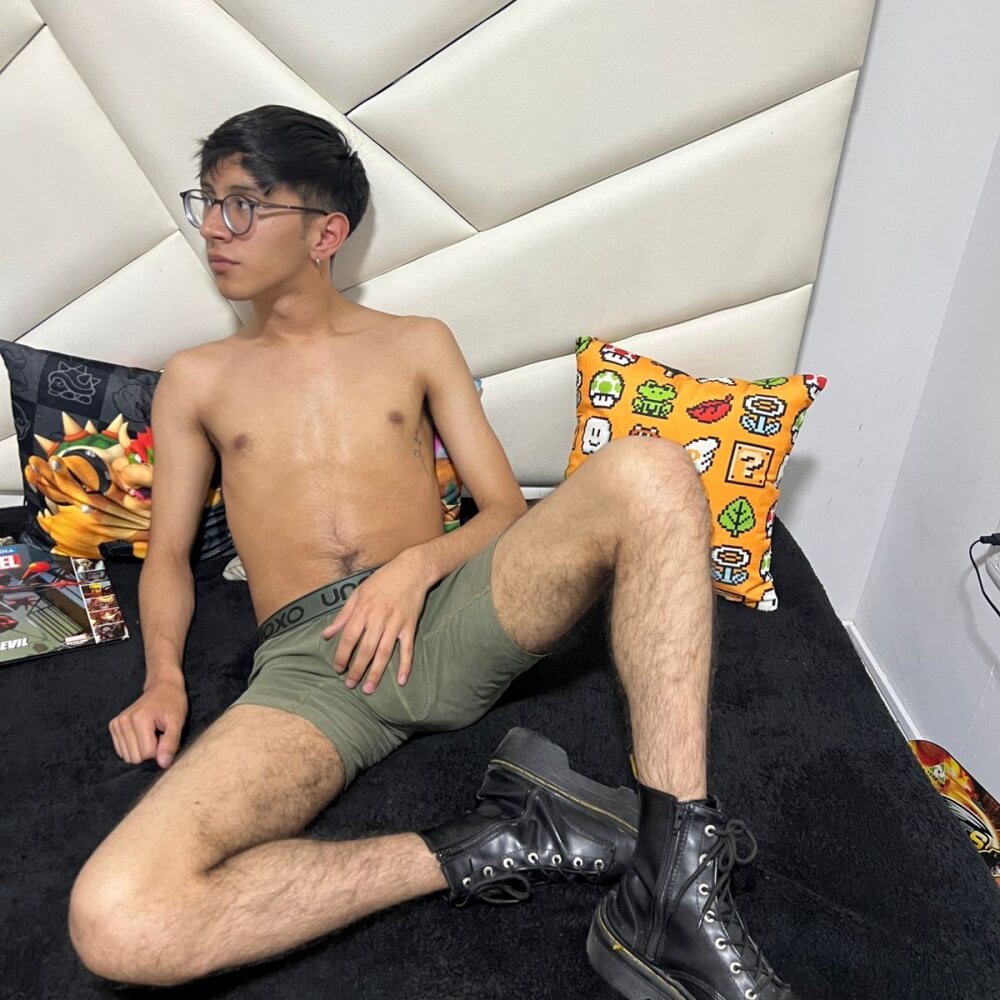 TWINK_JOSS Chatroom