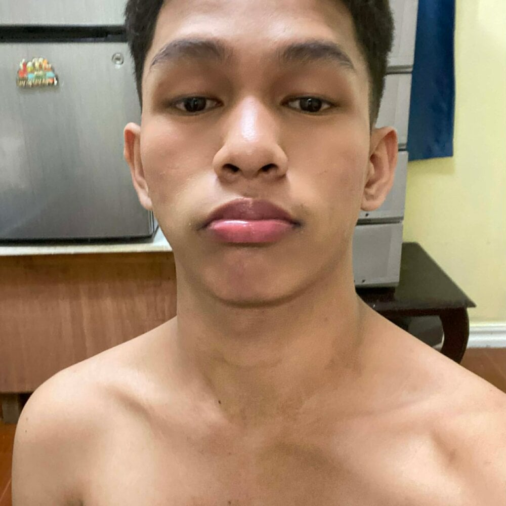 TheBoyAboveYou Chatroom