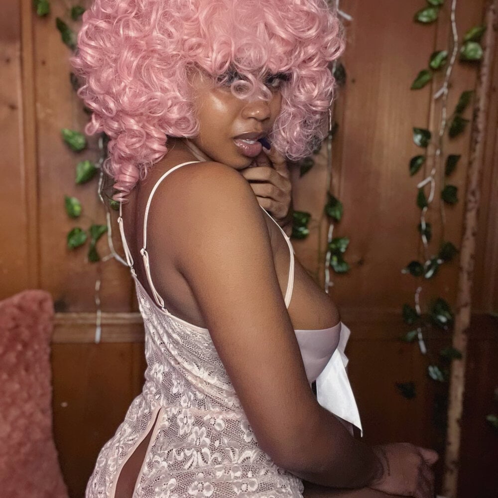 TheRealOshunQueen Chatroom