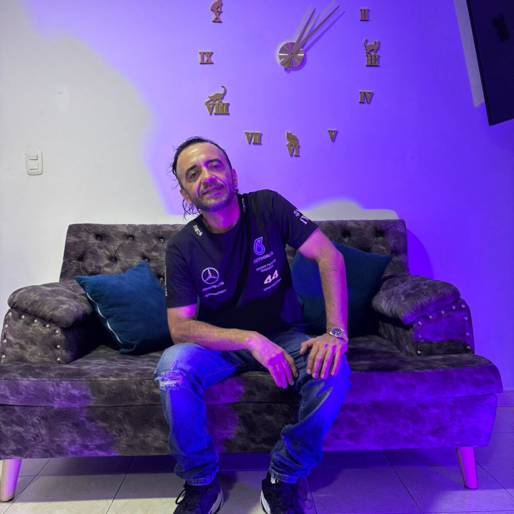 ThomasHard__ Chatroom
