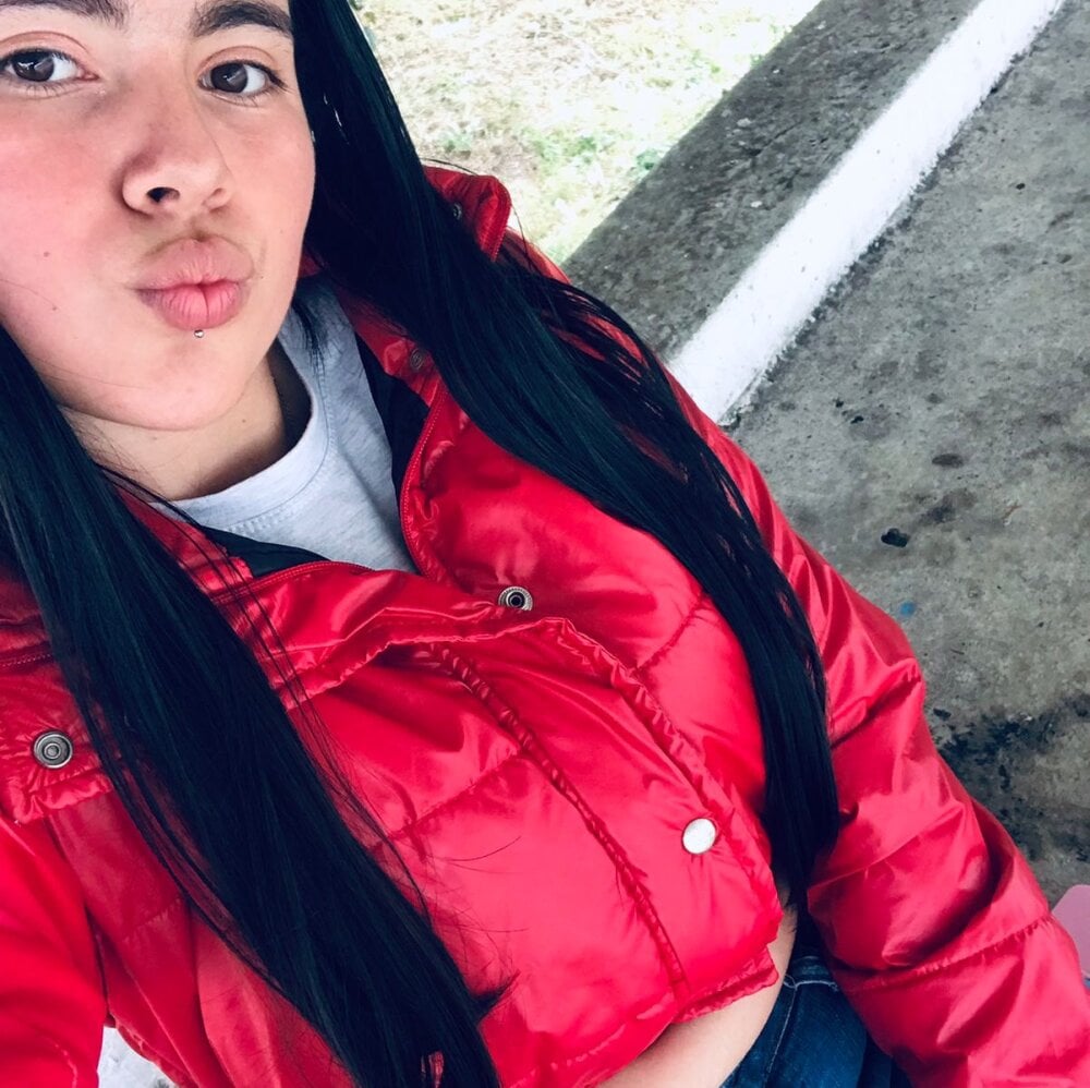 Twodirtyteens18 Chatroom