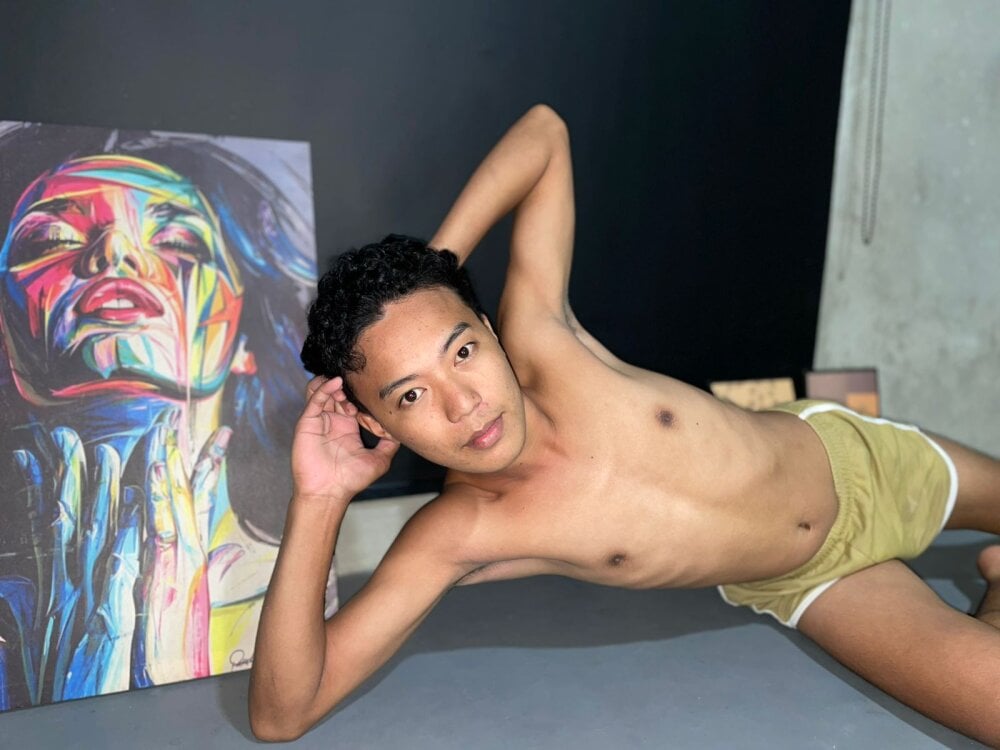 UrBigFatAsianCock Chatroom