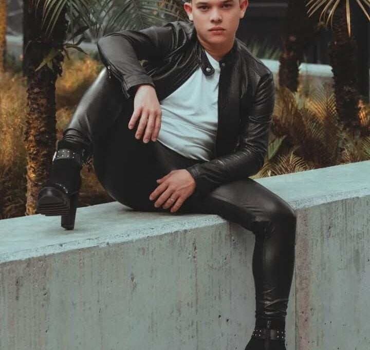 Valentino_moretti Chatroom