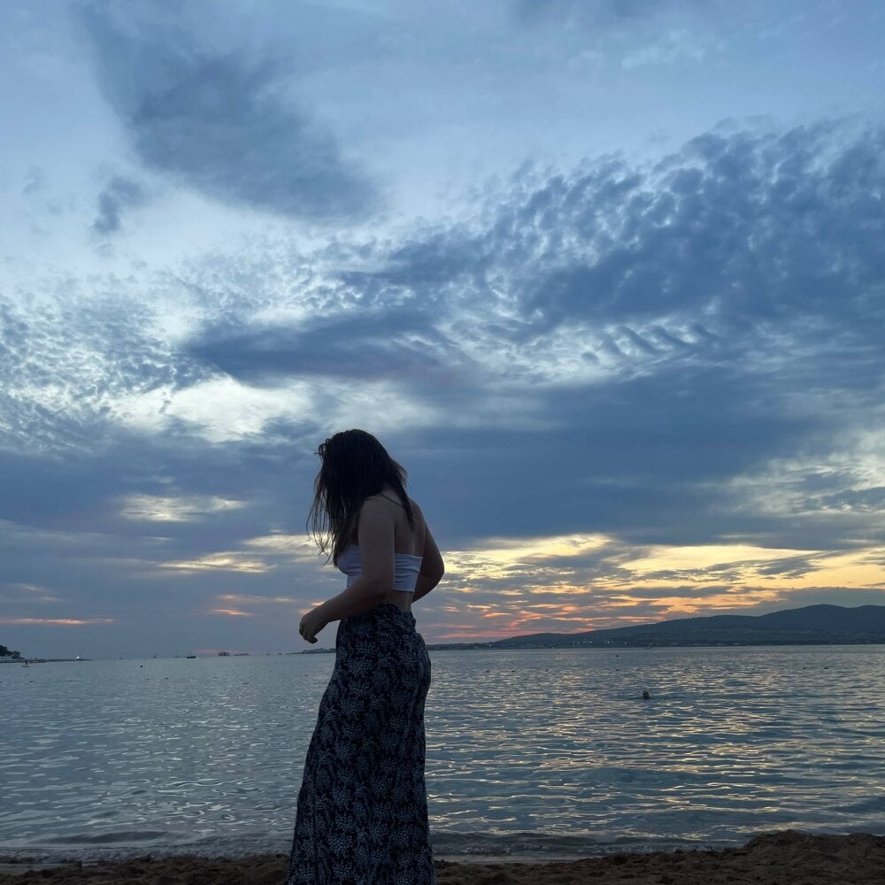 ValorieWhitenight Chatroom