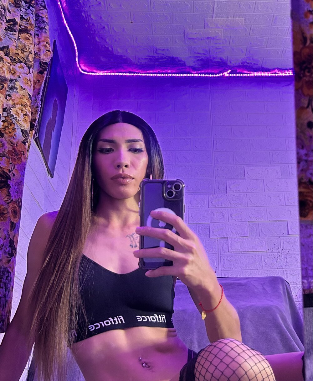 VictoriaAsianMistress Chatroom