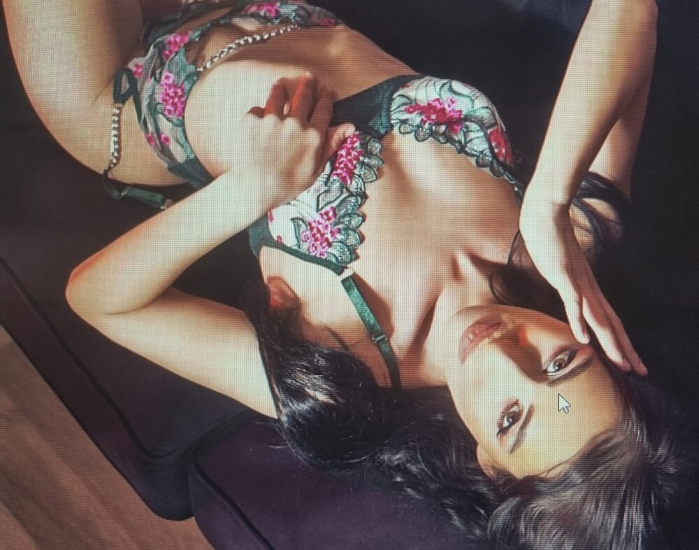 VivianWince Chatroom