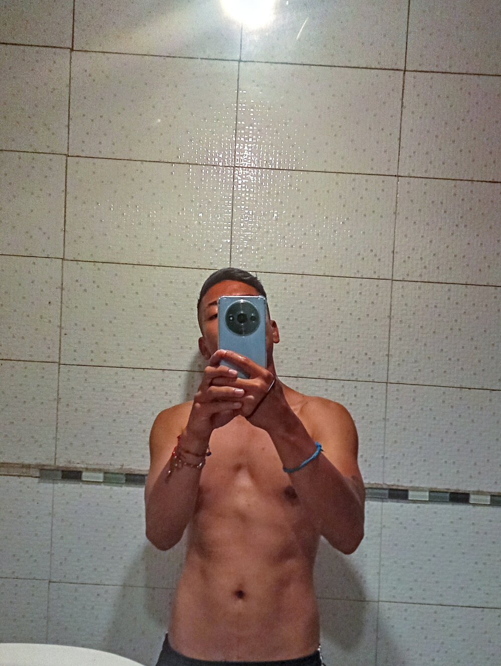 XMorenitho_24 Chatroom