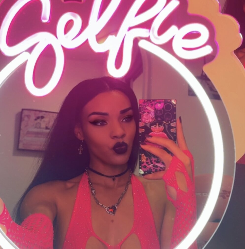 XXX-DreaBanks-XXX Chatroom