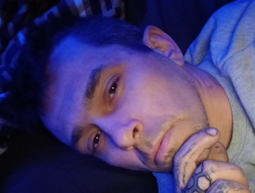 YNOBEXOBKNIP Chatroom