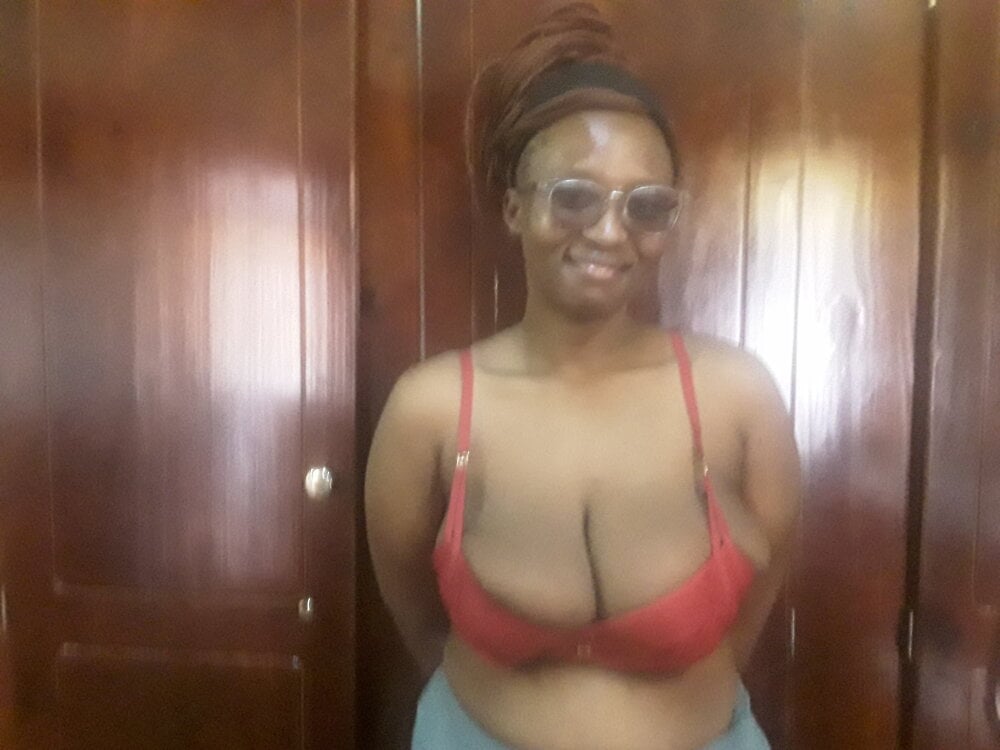 YammyChocTits Chatroom