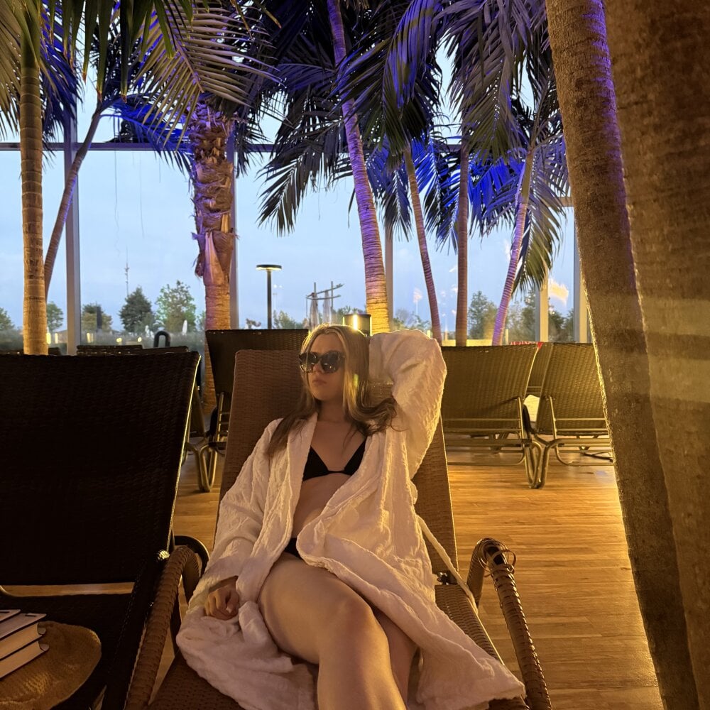 YasmineLace Chatroom