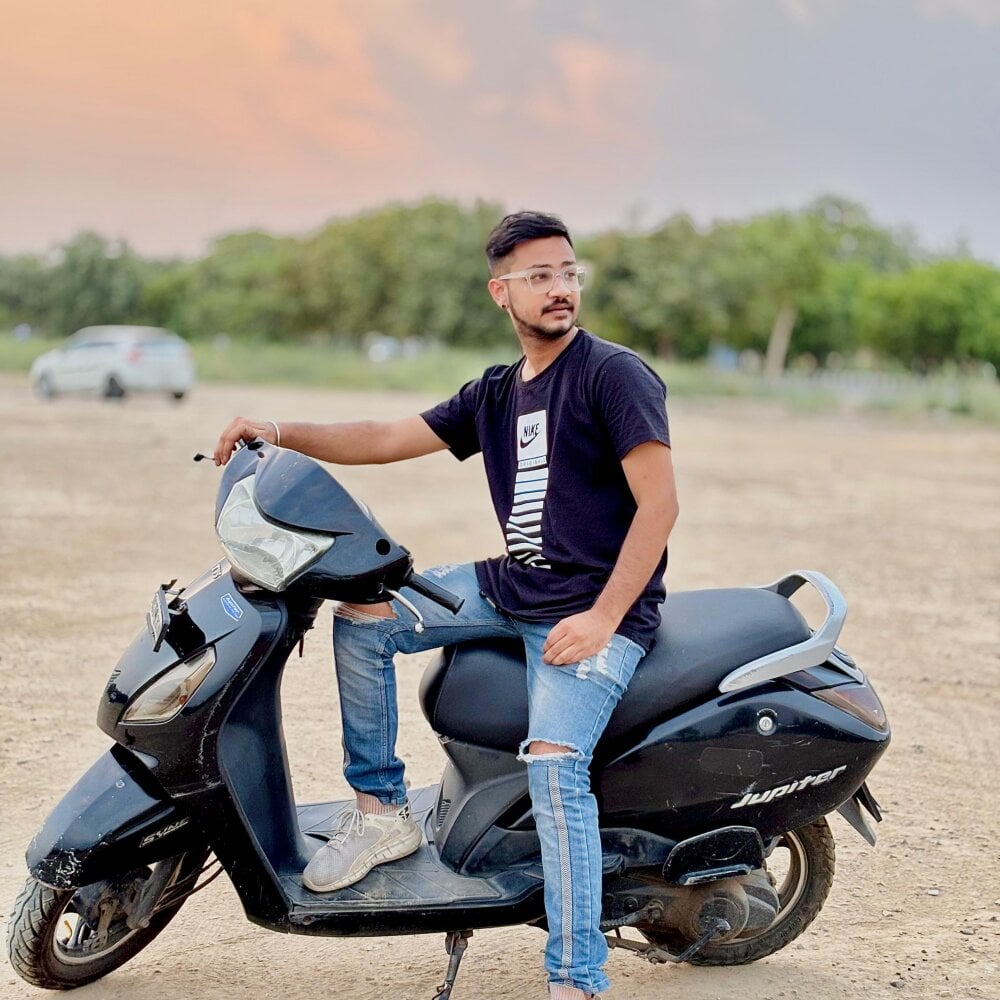 Your_Pvt_naughtyBoy Chatroom