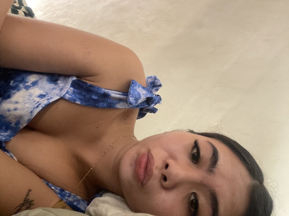 Your_innocentwomenxx Chatroom