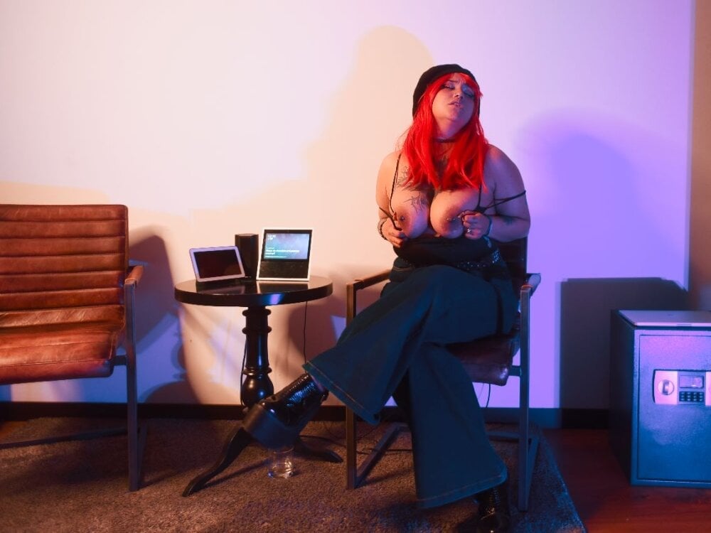 _Ali_Brinck_ Chatroom