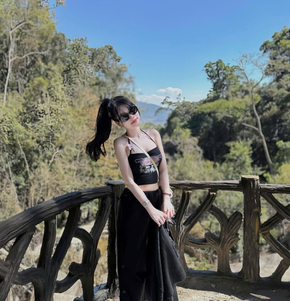 _GirlOffice_ Chatroom