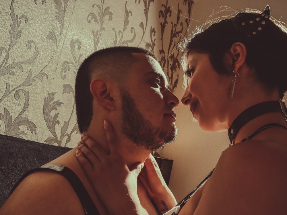 _Issaandneron_ Chatroom