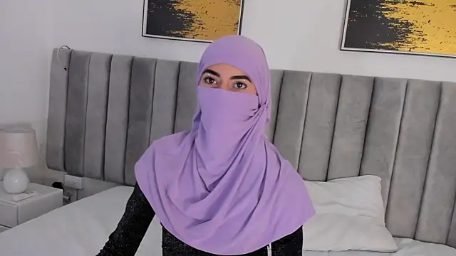 _Zahiira_ Chatroom