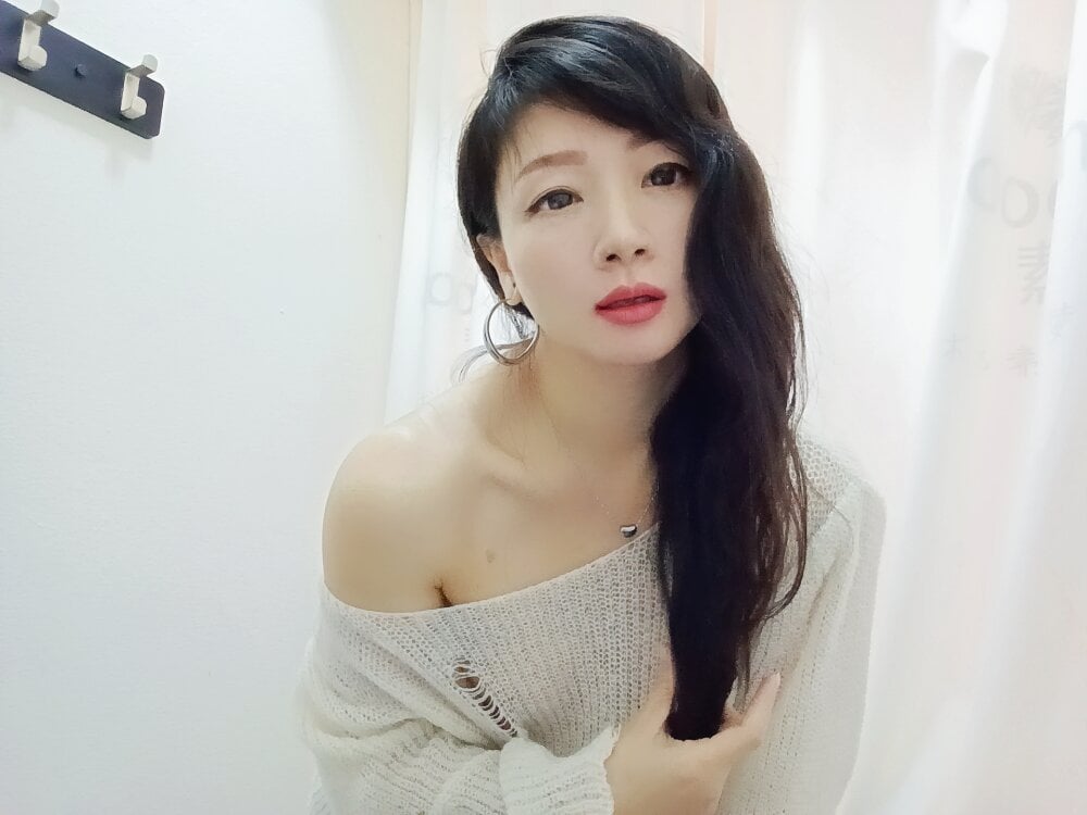 adelamiller Chatroom