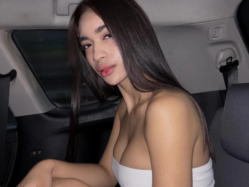 adrianasinclair Chatroom