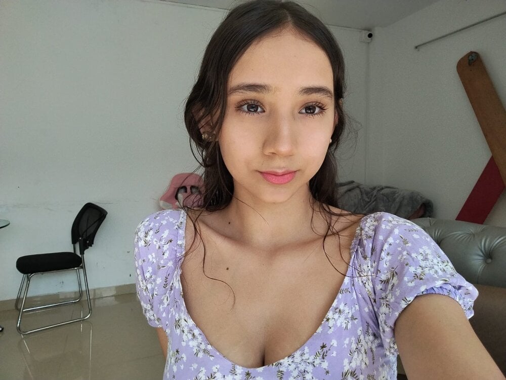 aniie_bby4u Chatroom