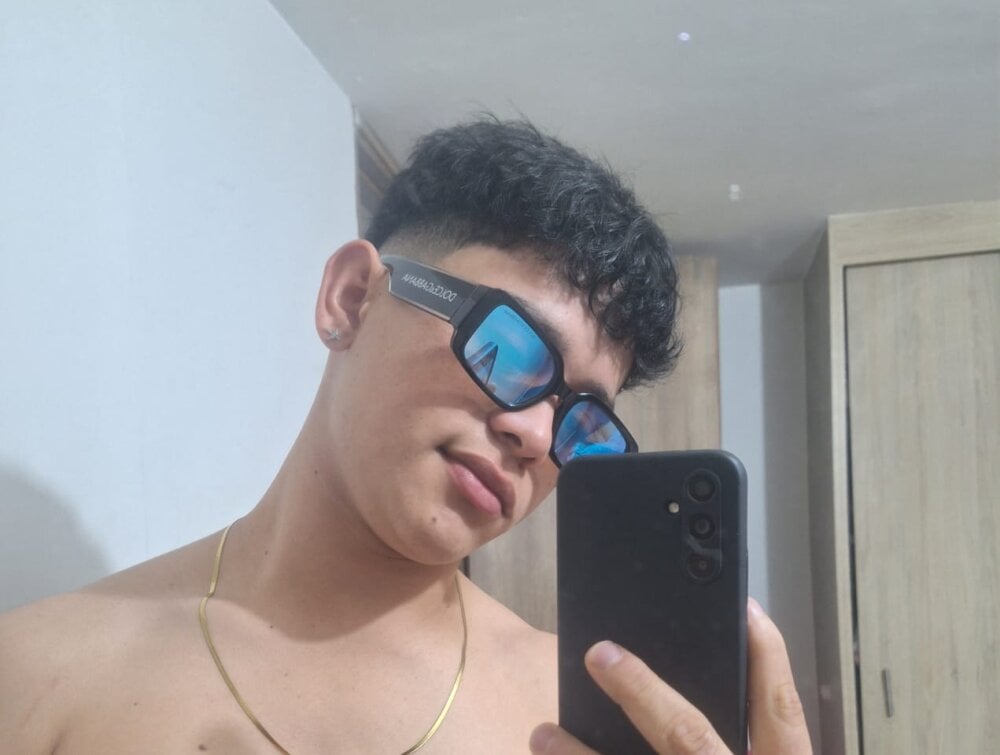 aron_twink66 Chatroom