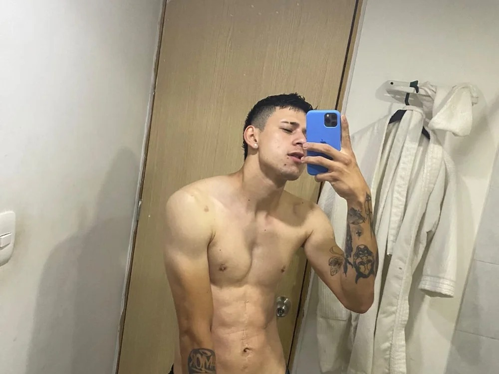aronmax_ Chatroom