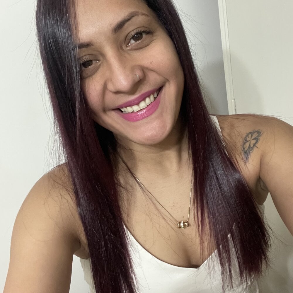 ashleyhothot Chatroom