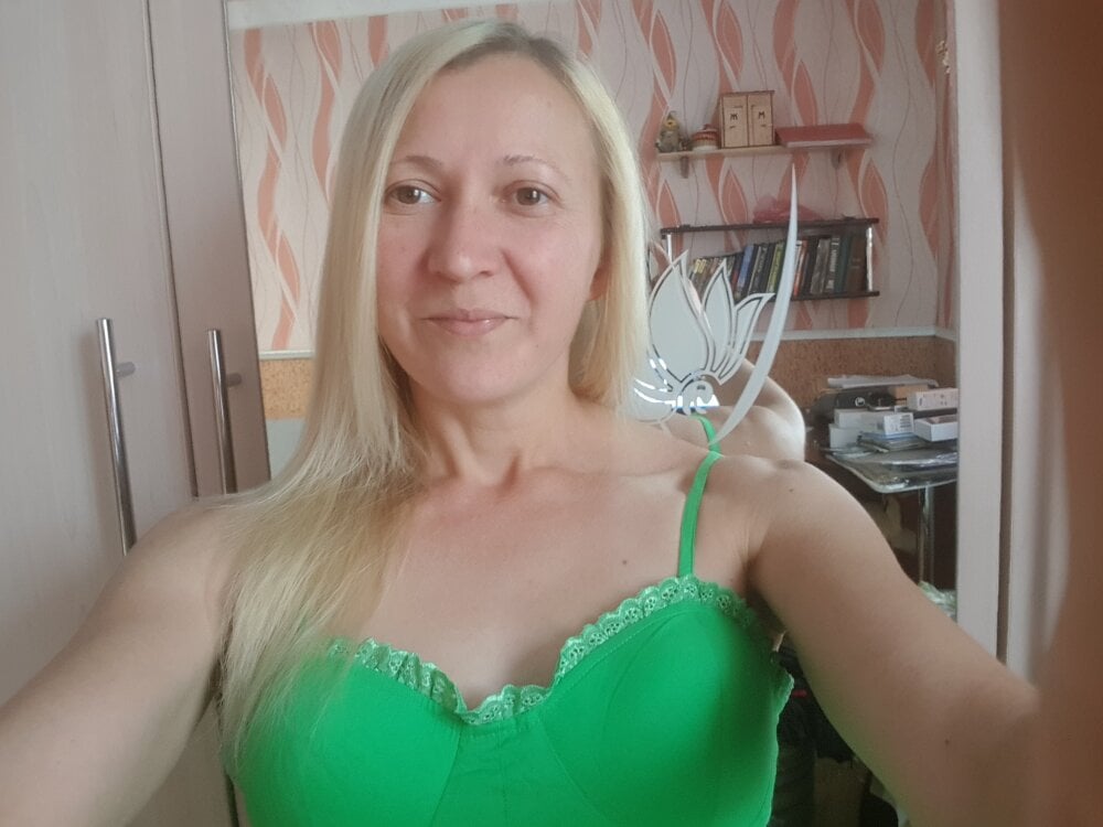 blondyaguar Chatroom
