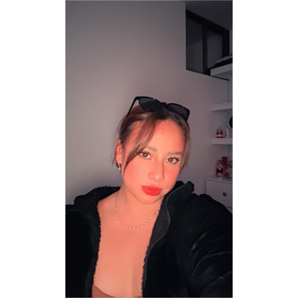 brunette_beauty Chatroom