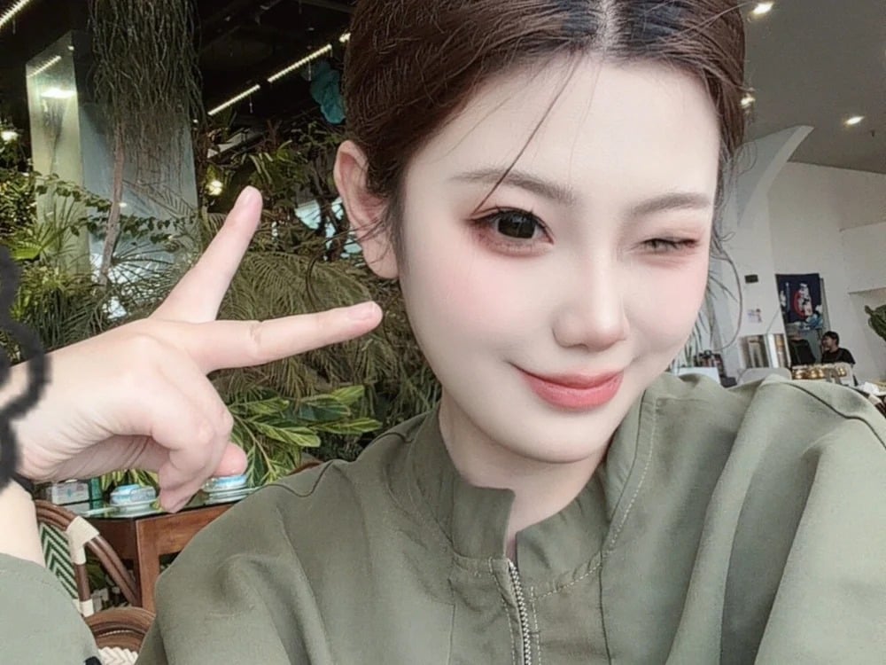 chole33 Chatroom