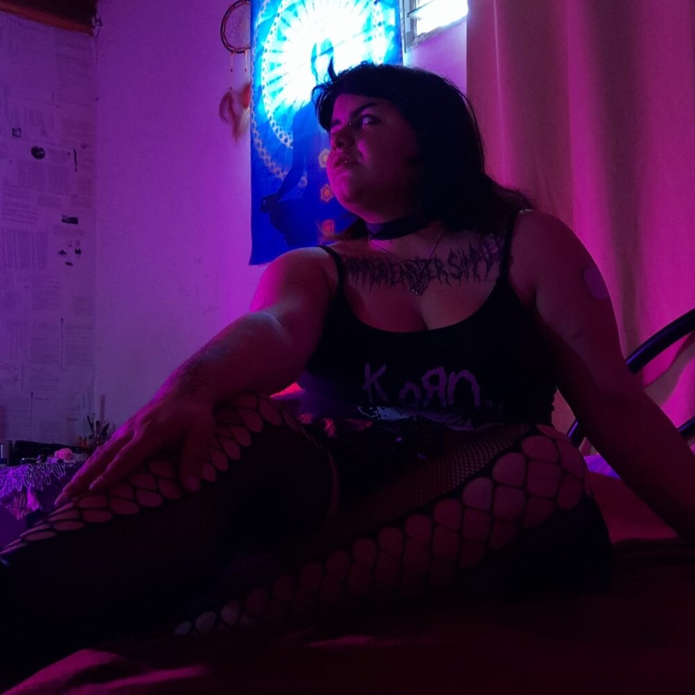 crucifxcked Chatroom