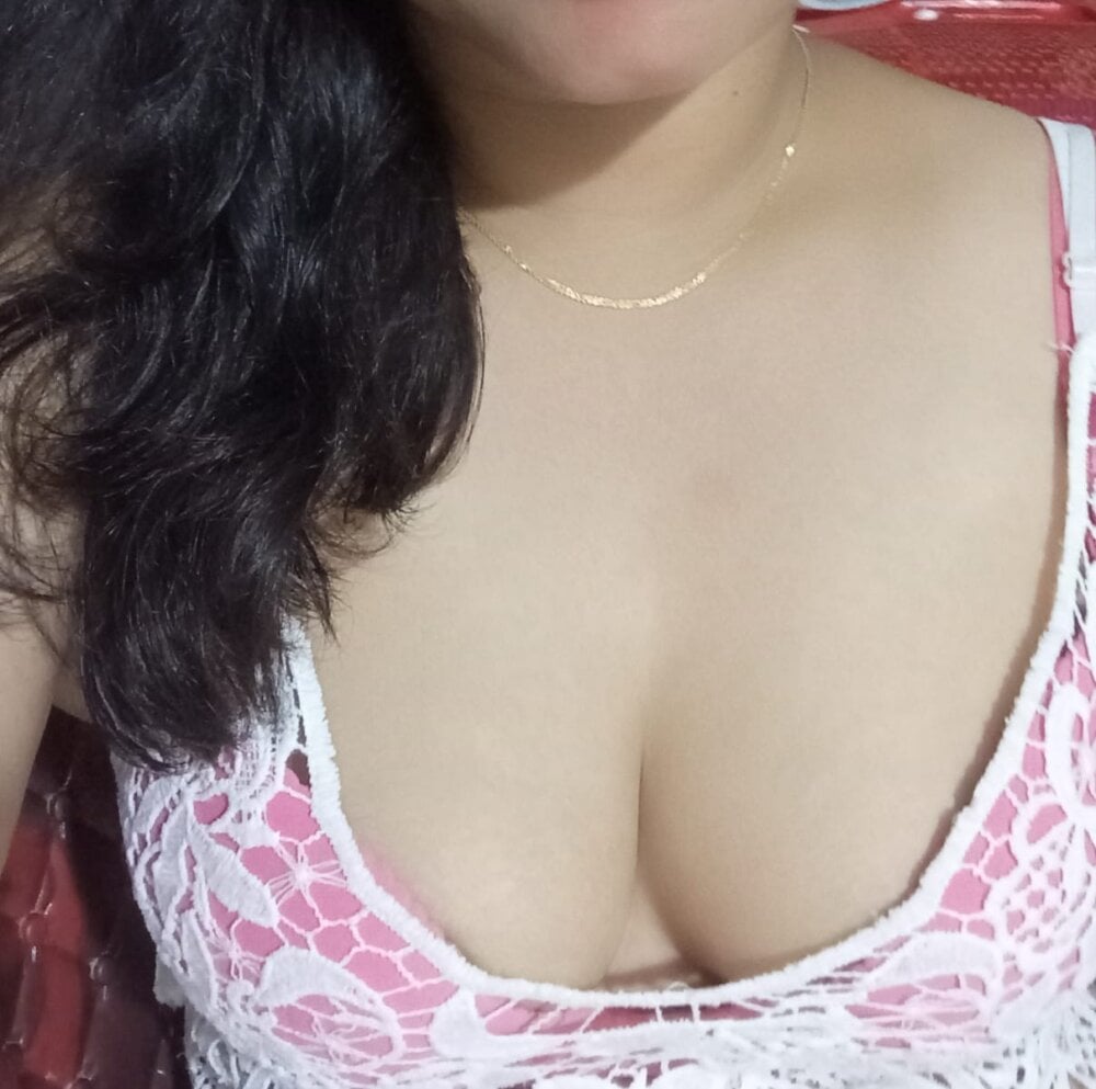 cute_Reena11 Chatroom