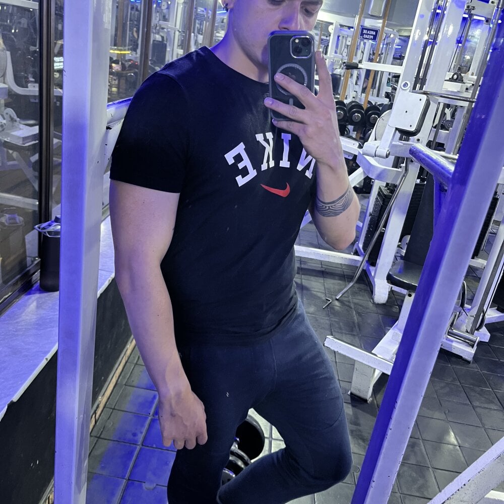 daniel_collins Chatroom