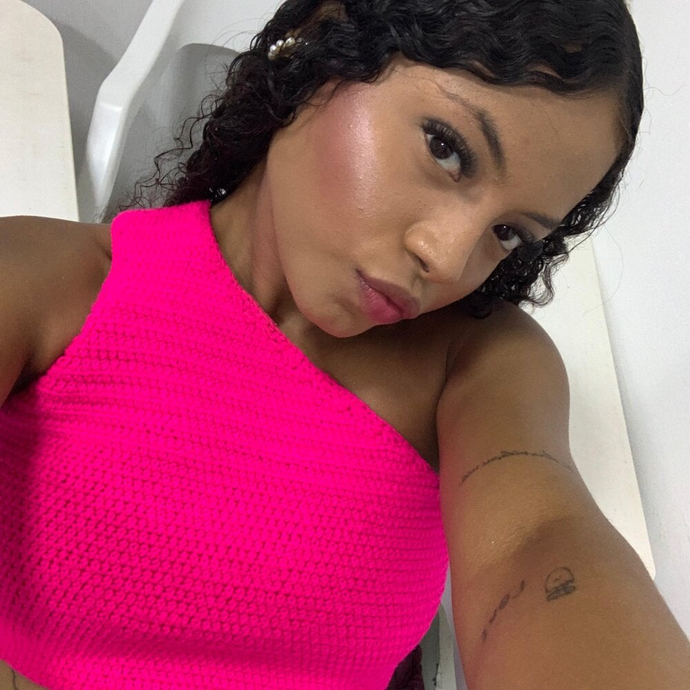 ebony_petite-69 Chatroom