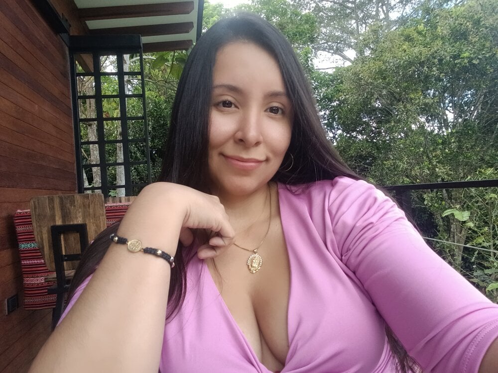 emely_sexx20 Chatroom