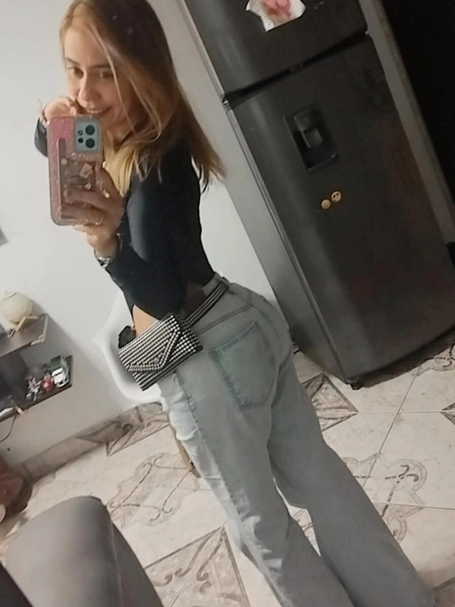 emmy_rose25 Chatroom